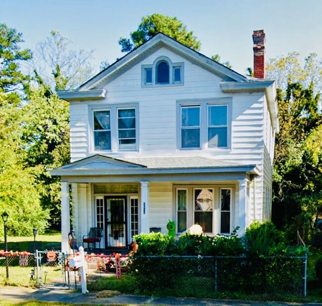 Photo - Charming 4bdrm/1.5bth Home Located in Richmond's North Highland Park w/Balcony!!