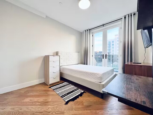 Photo - Furnished room/NOT APARTMENT Unit 4PH