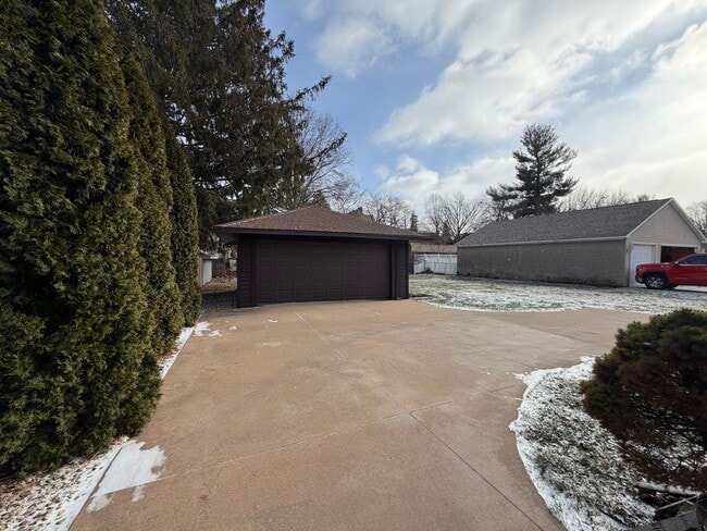 Photo - 1155 N Cherry St