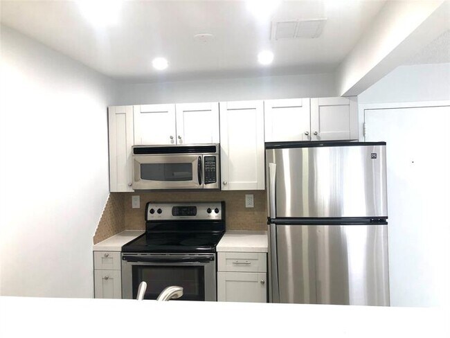 Photo - 3212 NE 12th St Unit 203