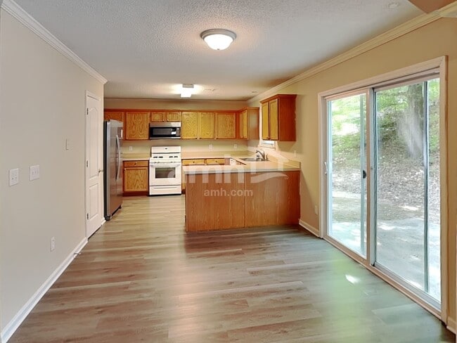Photo - 2440 Hampton Estates Dr SW