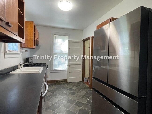 Photo - 609 Duff Ave