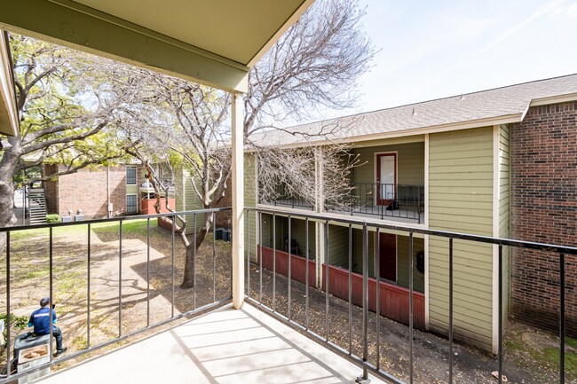 LP10.jpg - La Prada Place Apartments