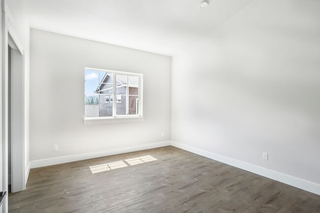 Photo - m2070 Unit 1