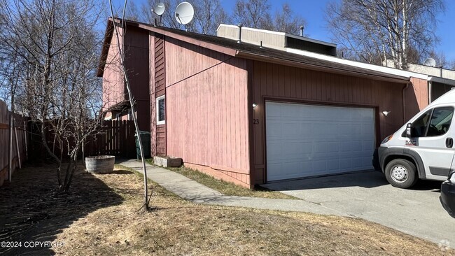 Building Photo - 1723 Bellevue Loop Rental