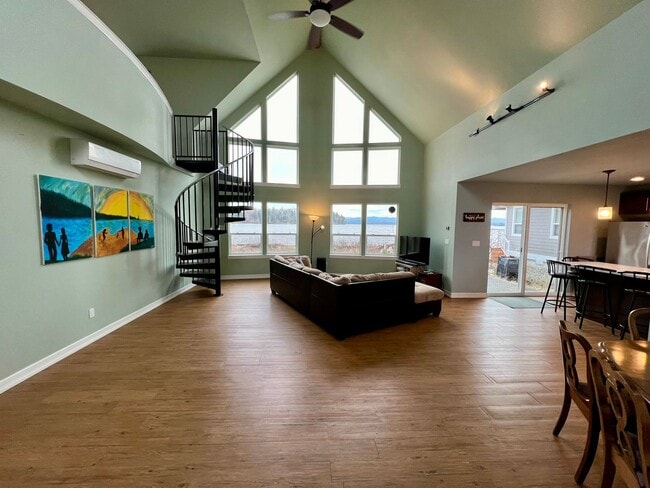 Photo - Waterfront 2 Bedroom Home in Ferndale!