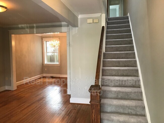 Photo - 309 9th St NE