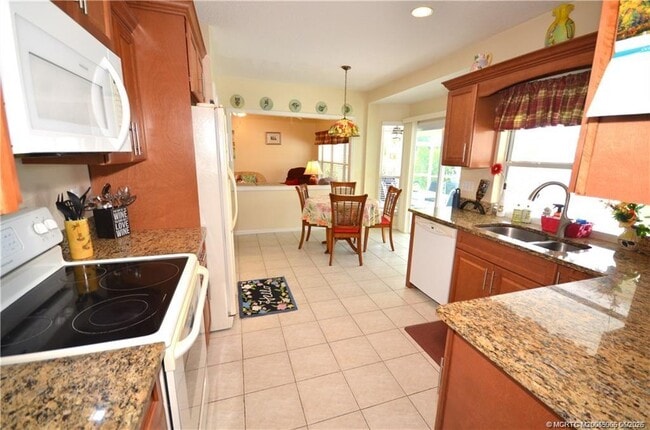 Photo - 753 NW Waterlily Pl