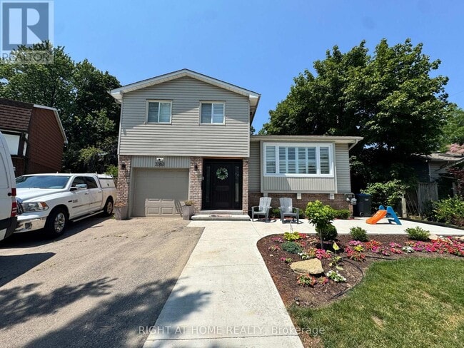 Photo - 3363 Chokecherry Crescent