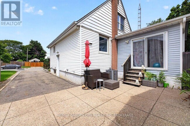 Photo - 191 E 43rd St