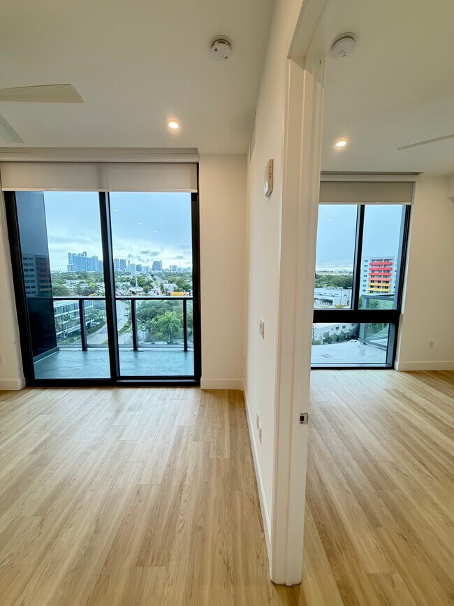 SALÓN Y DORMITORIO - 136 NE 43rd St Unidad A34