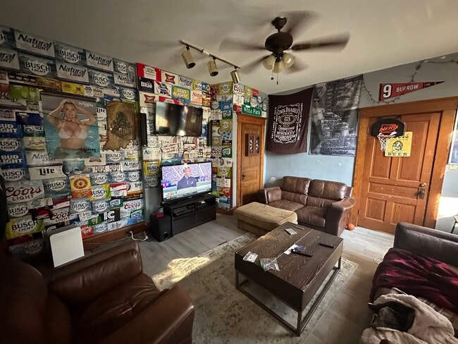 Photo - 2317 Flora St