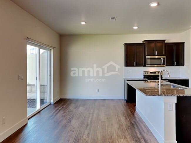 Photo - 1611 194th St E