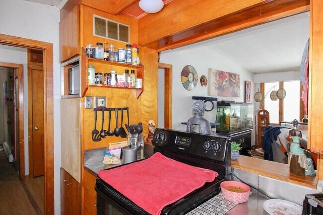 Photo - 924 Danby Rd Unit 1