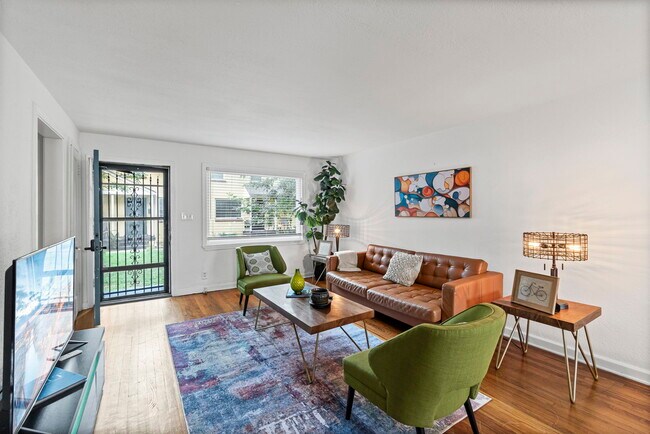 Photo - 1003 W 38th St