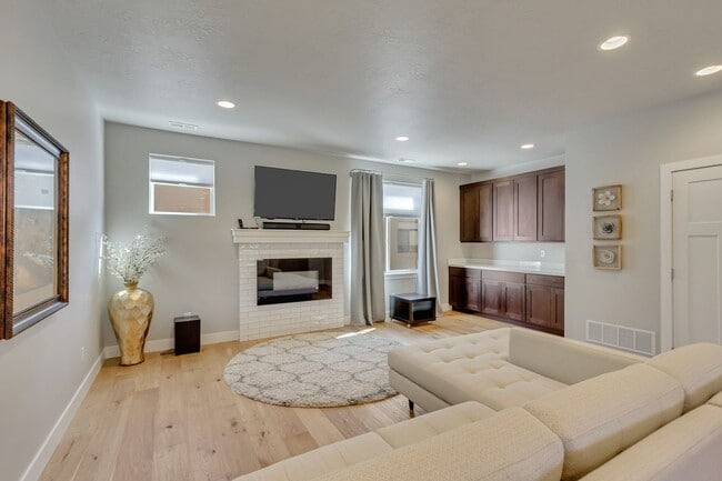 Photo - Stunning 3-Bedroom, 3.5-Bath Home with Modern Comforts