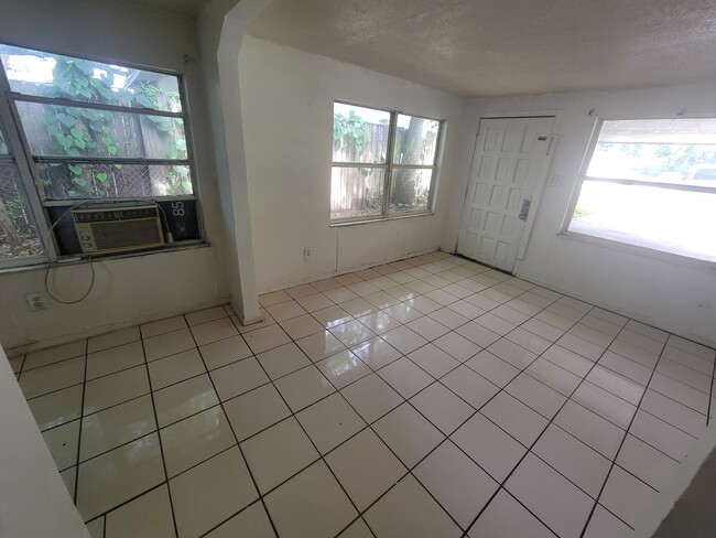 731 23rd St Unit 3