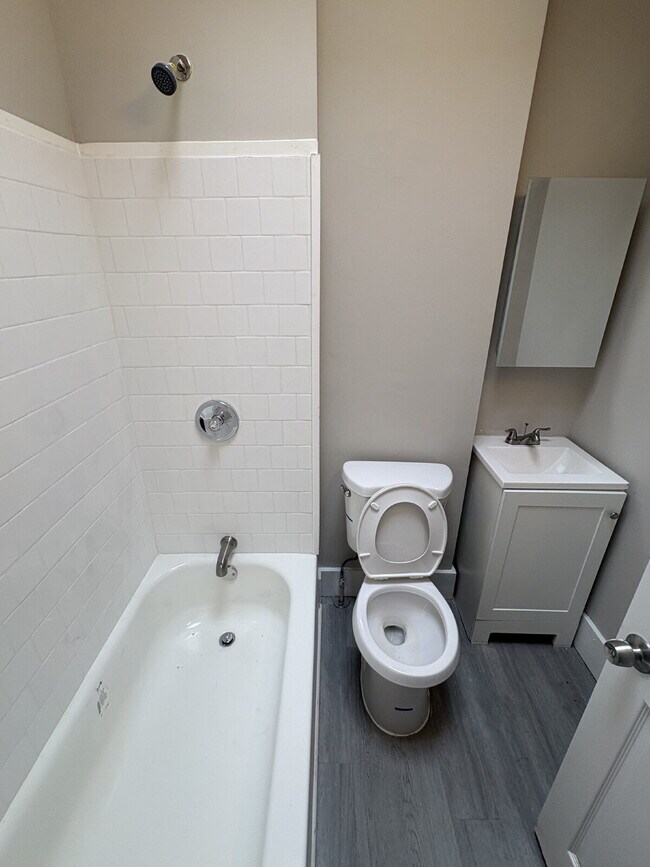 Renovated 2-Bedroom Apartment in Belair-Edison