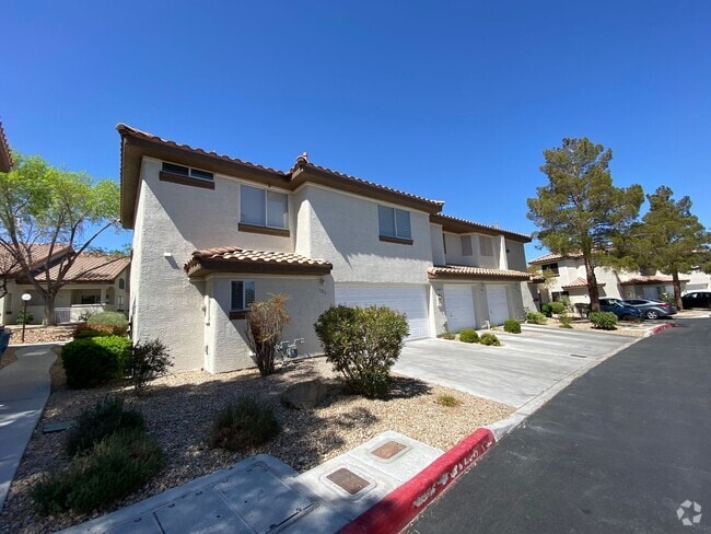 Building Photo - Charming 3 Bed/3Bath Townhome nestled in t...