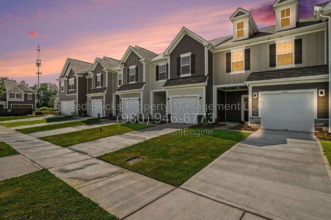 Photo - 826 Earhart St NW