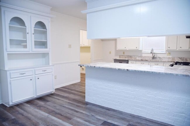 Photo - 713 Oxford Ave