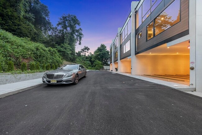 Photo - 8822 Churchill Rd