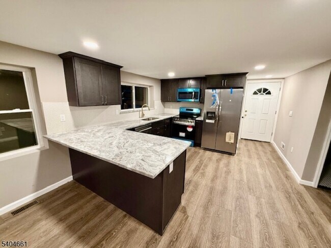 Photo - 264 Girard Ave Unit B