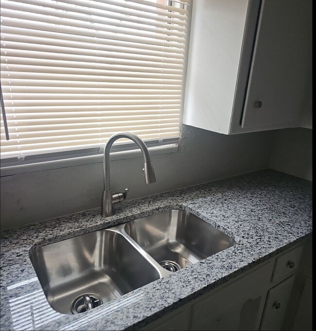 Photo - 3 bedroom 2 bath - SE 70th and I-35