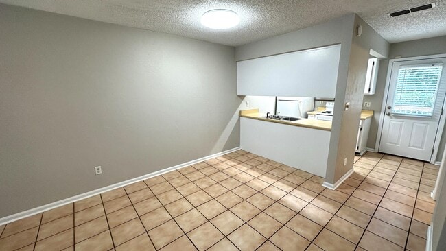 Photo - 803 Timbers Ct