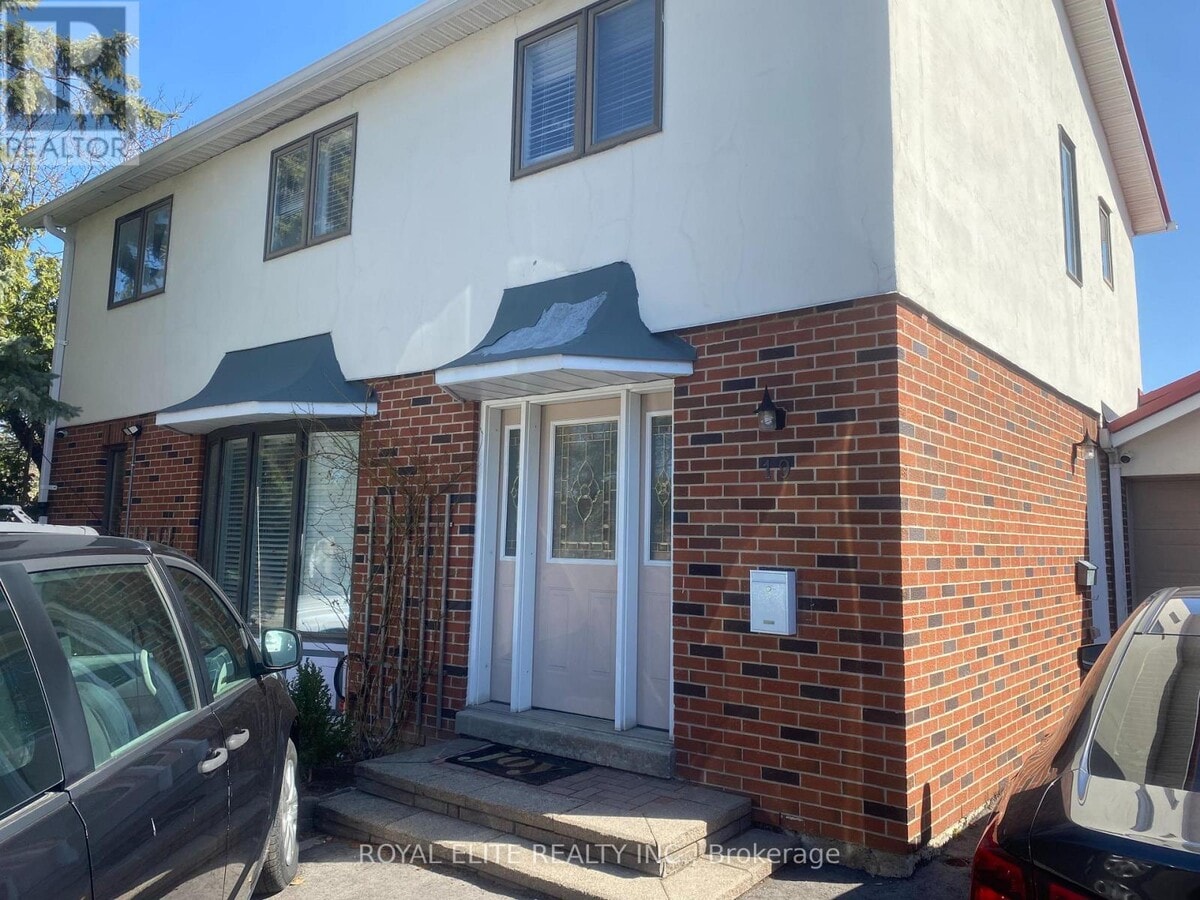 Photo - 19 Dunsfold Dr