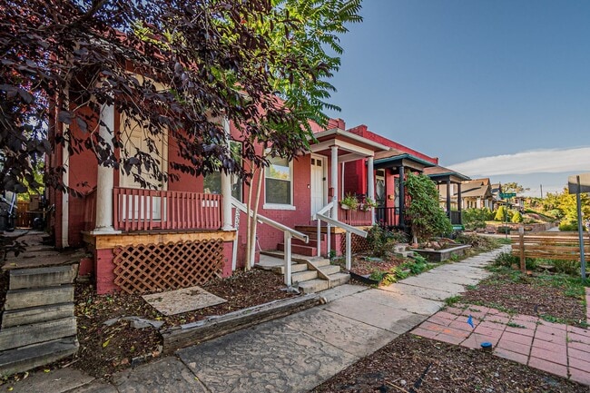 Building Photo - Remodeled 1BD, 1BA in the Highlands with B... Rental