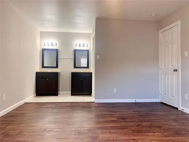 Photo - 8113 Chesham Dr