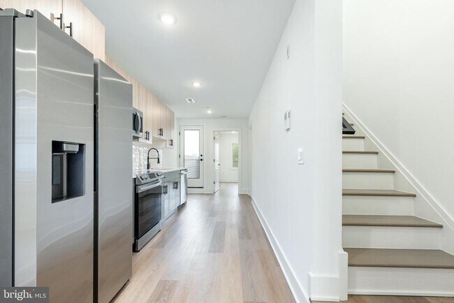 Photo - 2252 N Front St