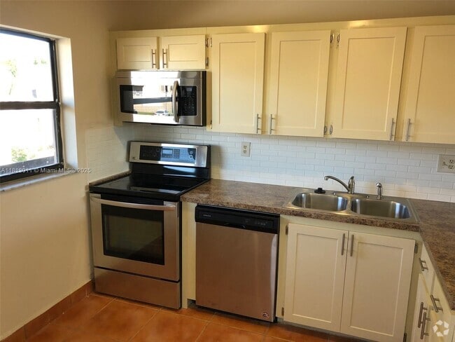 Building Photo - 250 W Park Dr Unit 203-5 Rental