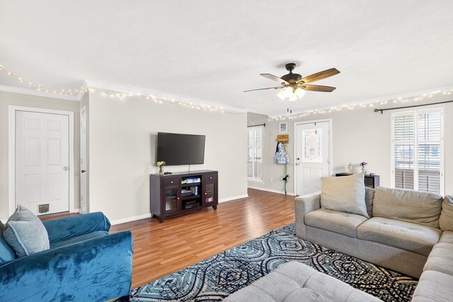 Photo - 1308 Roanoke Ct