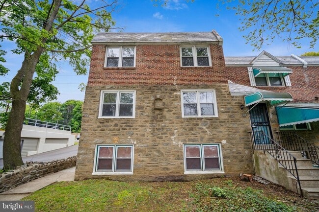 Building Photo - 2137 Bryn Mawr Ave