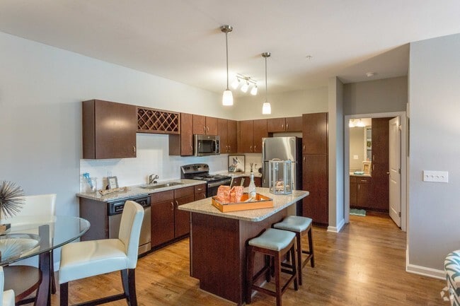 2BR, 2BA - 1088 SF - Kitchen