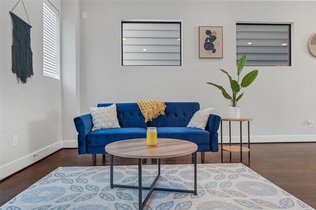 Photo - 211 Milby St