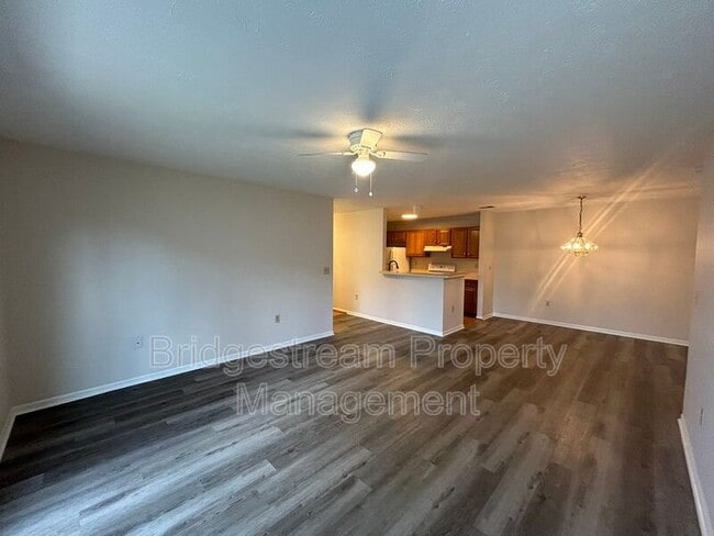 Photo - 6615 Hedington Square