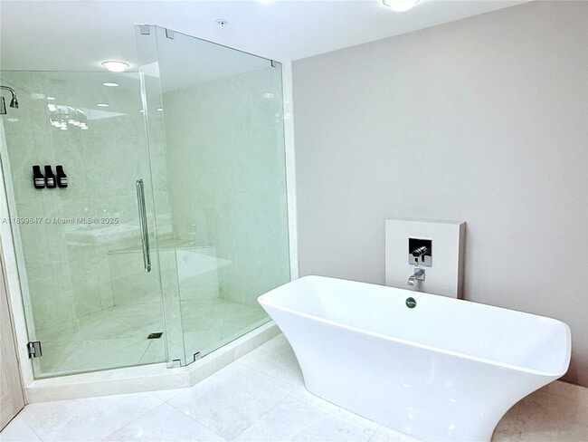 Photo - 17111 Biscayne Blvd