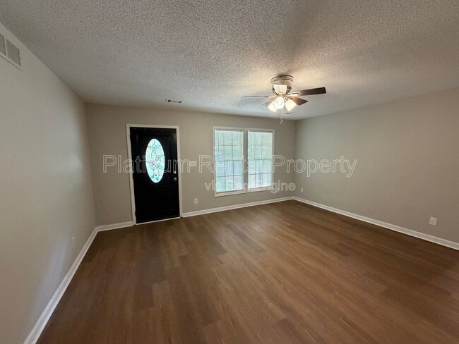 Photo - 209 Briarwood Dr