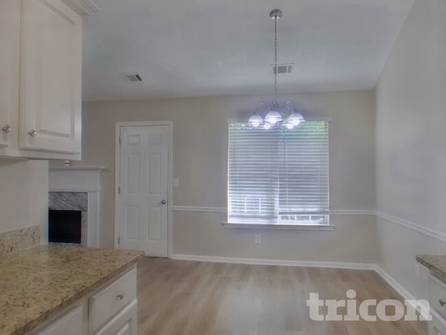 Photo - 130 N Greenfield Cir