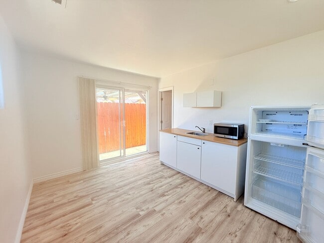 Cozy Studio Unit in Lompoc – Utilities Inc... - Cozy Studio Townhome Unit in Lompoc – Utilities Inc...