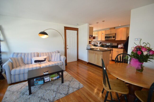 Photo - 27 Vaughan Ave Unit 2