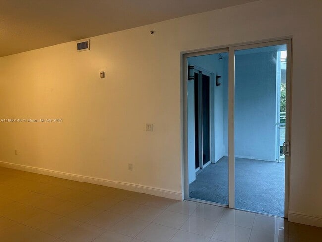 Photo - 652 NE 63rd St Unidad 302