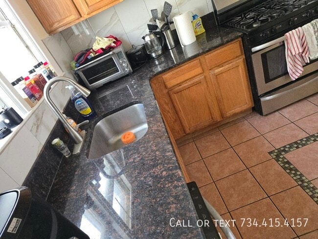 Photo - 502 Benjamin St