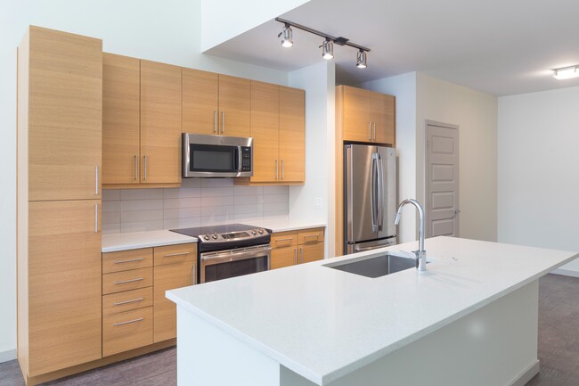 Kitchens with chef's island perfect for entertaining. - Modera River North Apartments