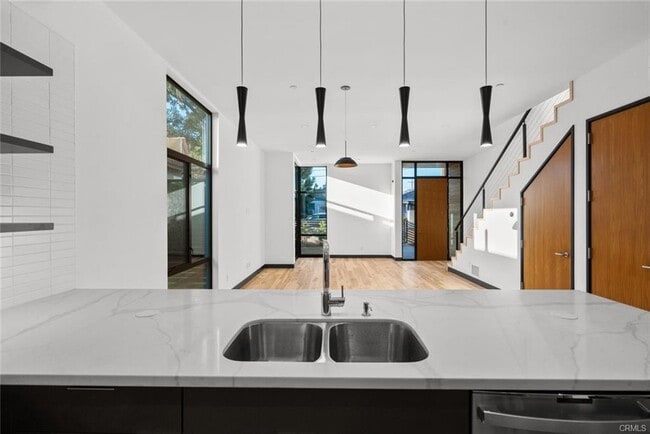 Photo - 922 W Clark Ave