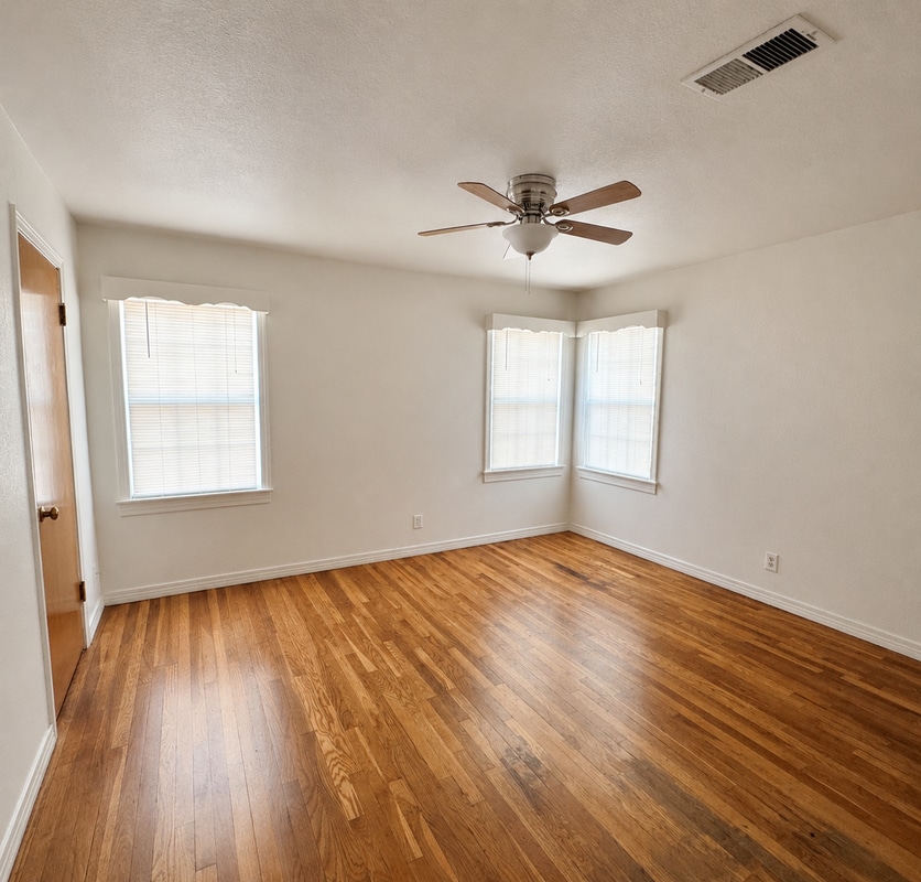 Photo - 1206 E 11th Pl