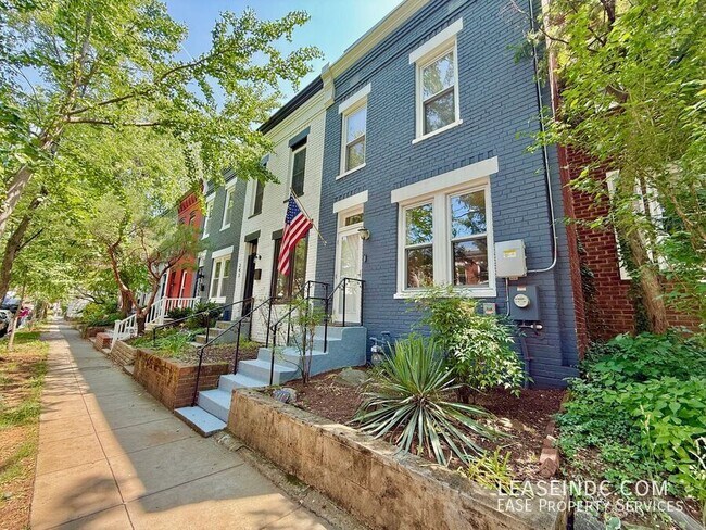 Photo - 241 Warren St NE House